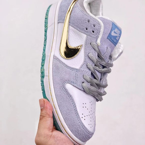 BP Toddler Sean Cliver x Nike SB Dunk Low Pro QS Holiday Special White Blue Gold main image 5